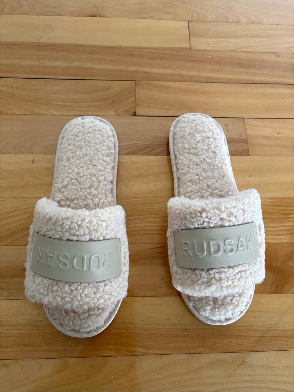 RUDSAK Plush Shearling Slide Sandals - Cream Beige